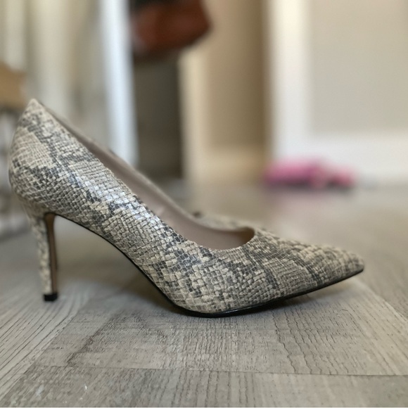 Snakeskin-Pattern Pump - Picture 4 of 4